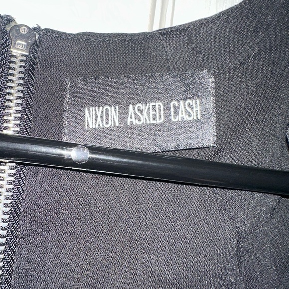 Nixon Asked Cash Black Short Sleeve Dress with Zipper Accents Size M - Picture 3 of 4